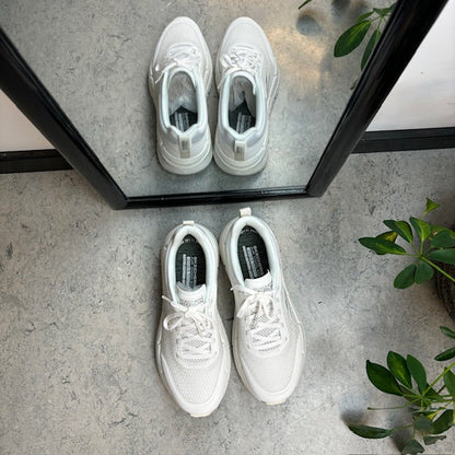 Andningsbar vit MaxCushioning-sko från Skechers
