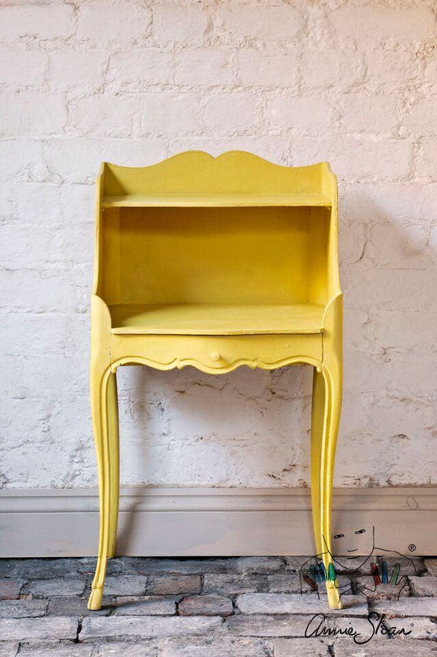 Annie Sloan Chalk Paint Liter - English Yellow.