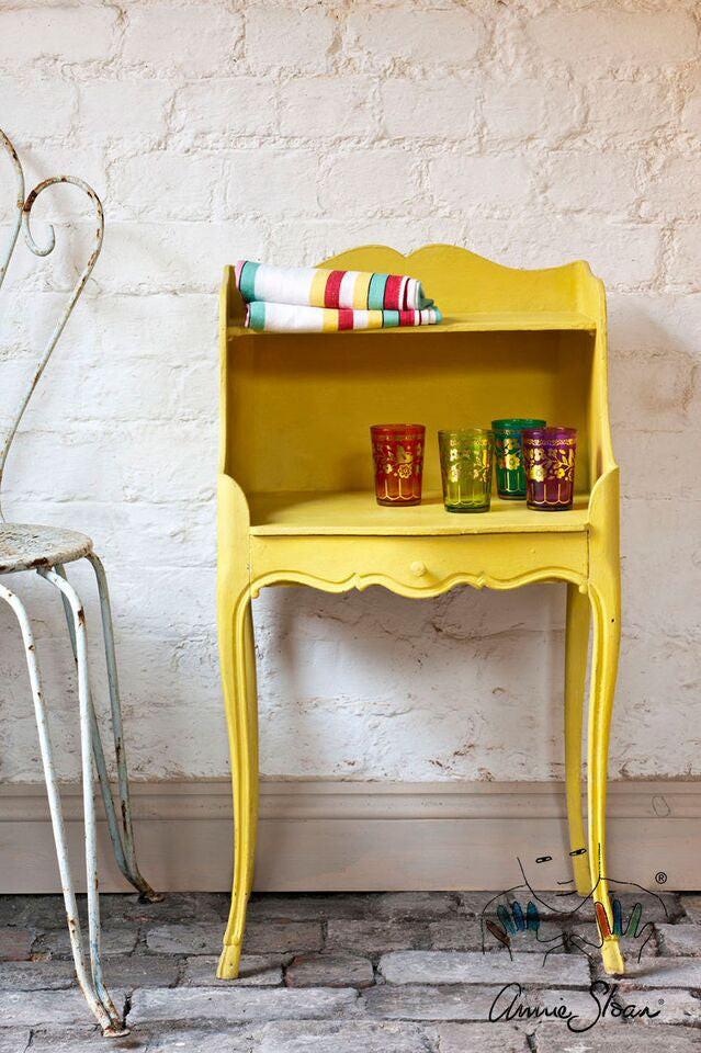 Annie Sloan Chalk Paint Liter - English Yellow.