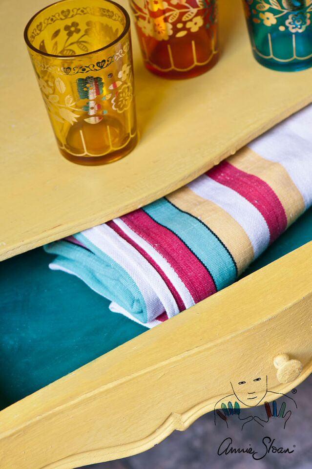 Annie Sloan Chalk Paint Liter - English Yellow.