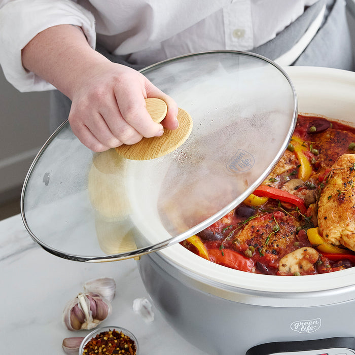 Slow cooker with stay cool handles