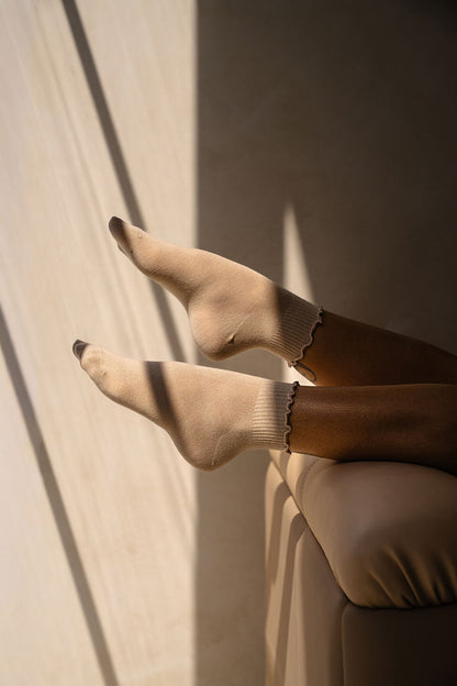 Jordyn Ruffle Socks - Latte
