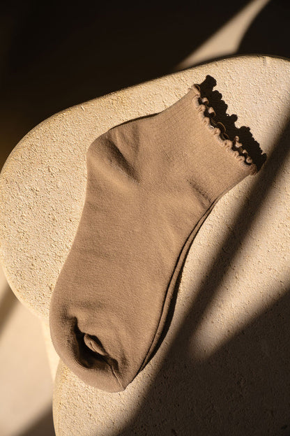 Jordyn Ruffle Socks - Latte