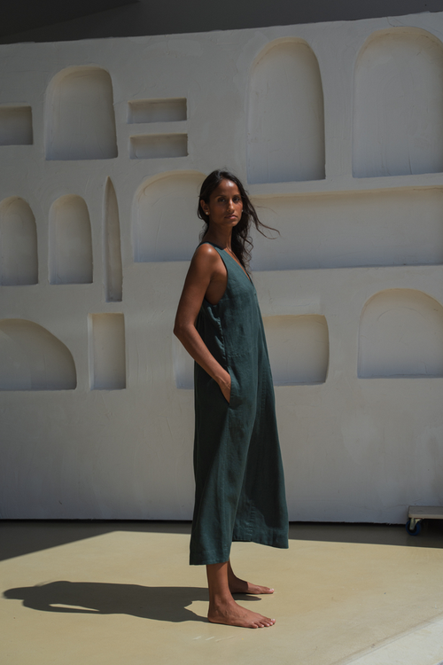Woman wearing Lilly Pilly LP-D018 Iris Linen Dress Forest by Lilly Pilly, shop Lilly Pilly at Dotique.