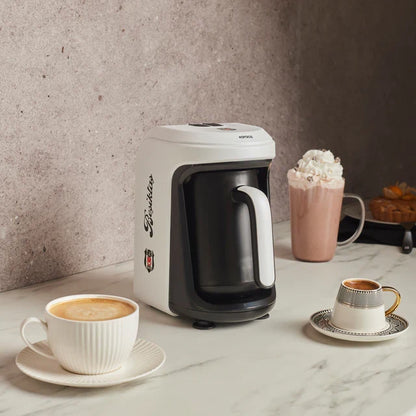 Machine à café turc Karaca x Beşiktaş Hatır Hüps sous licence avec fonction lait et hymne du club