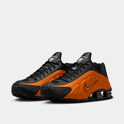 Front view of the Men's Nike Shox R4.