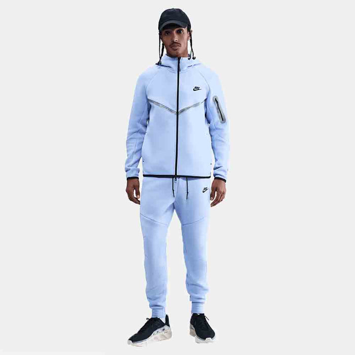 Front view of the Men's Nike Tech Fleece.