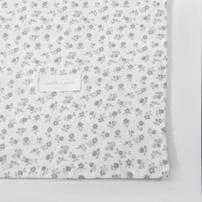 Pasito a Pasito - Muslin Swaddle - Little Bloom Flowers Grey - Mabel & Fox