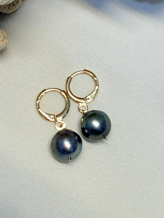 Petite Tahitian pearl Huggies