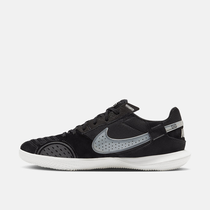 Side medial view of the Nike Streetgato Indoor Soccer Shoes.