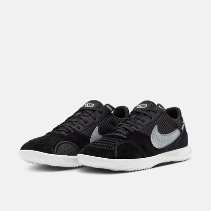 Front view of the Nike Streetgato Indoor Soccer Shoes.