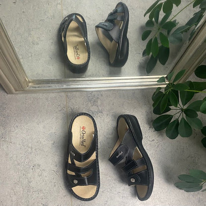 Svart läderslip-on för knölar