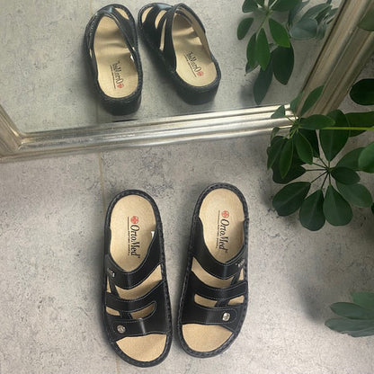 Svart läderslip-on för knölar