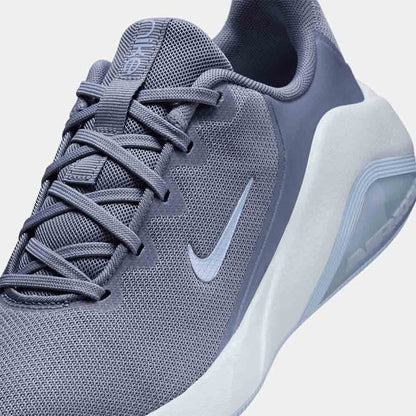 Up close, front view of the Women's Nike Bella 7.