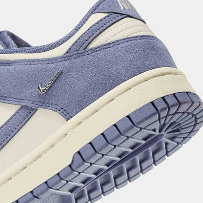 Up close, rear view of the Women's Nike Dunk Low.