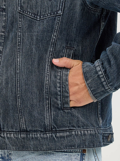 Wrangler Men's Retro Unlined Denim Jacket in Deep Blue